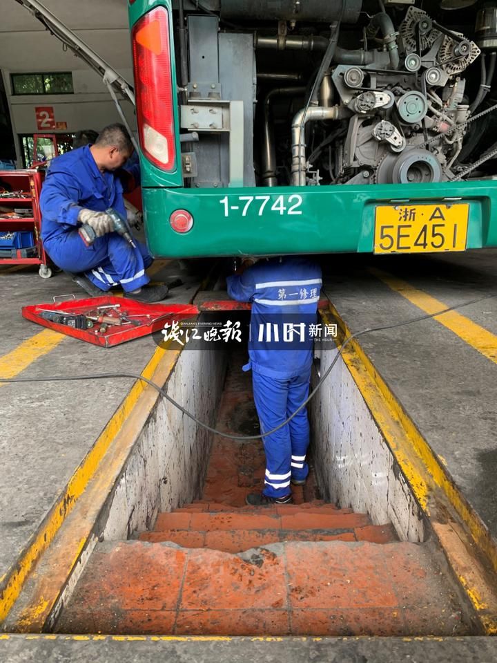  想不到|维保一辆公交车要做的事多到你想不到！热到发烫的车间里，走近杭州公交守护者