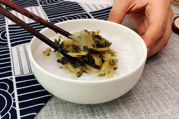  酸辣|好吃到哭！老坛酸菜与鲜笋碰撞，酸辣鲜爽，配饭吃三碗也不多！