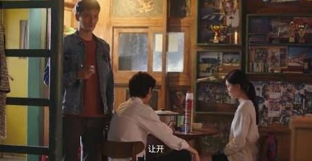 鹿晗|《穿越火线》要素过多:鹿晗与男配有“感情线”,吴磊女装不违和