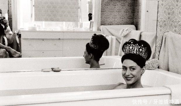 戴着|英女王妹妹的华美皇冠,各个价值连城,有一顶绿松石皇冠不知去向