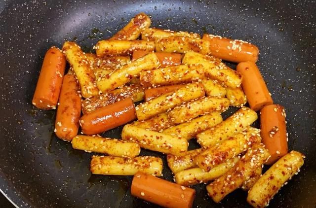  好吃|谁说只有韩式年糕好吃？试试这款“年糕小吃”，让你忍不住流口水