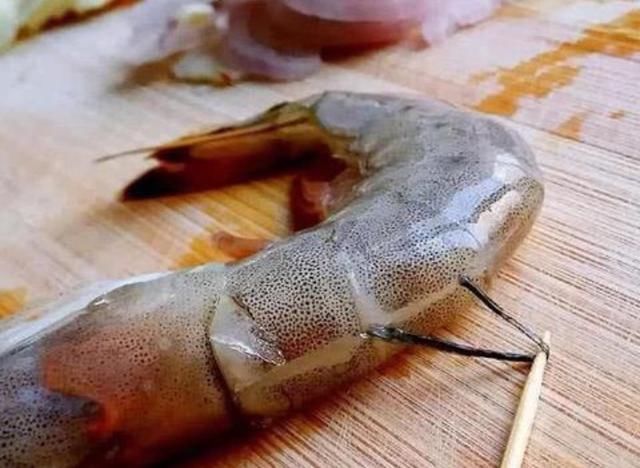  虾线|关于虾线的3个“疑问”，精华是屎？能不能吃？怎么剔除？