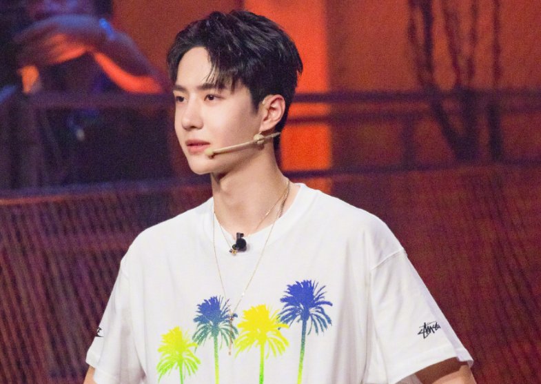  对街舞|《街舞3》王一博有主持人职业病，做口播右手起范儿，奶音超可爱