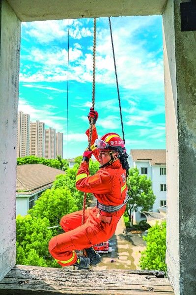 光明日报|光明日报综合新闻版：夏练三伏