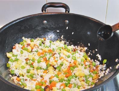 挑食|剩米饭别只会蛋炒饭,换种做法比蛋炒饭还好吃,挑食的孩子也爱