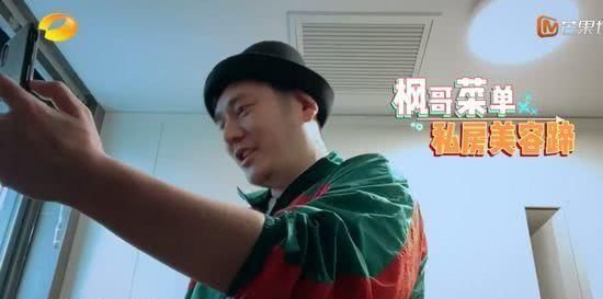  帮手|大张伟王一博在线挑战厨艺，一个让妈妈当帮手，一个状况频出