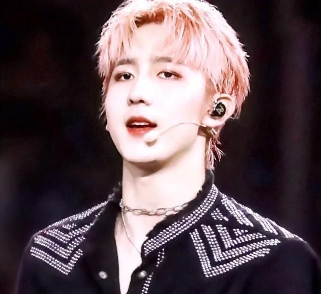  R1SE|硬糖少女粉丝一边喊着糊，一边又喊着“壶”，R1SE不累壶妹也累了