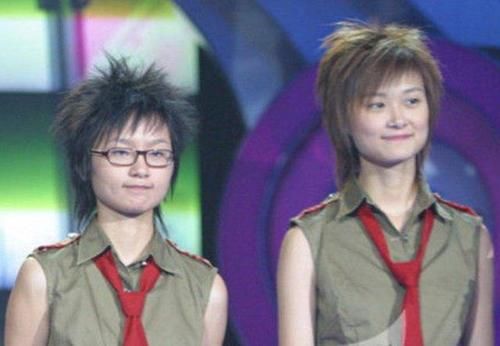 爷青|爷青回！李宇春晒与周笔畅合照，15年后超女冠亚军同框似姐妹