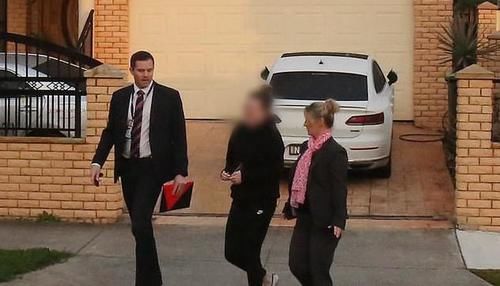  约会|女老师即将结婚却和男学生约会，被监控拍下后遭逮捕，如今获释