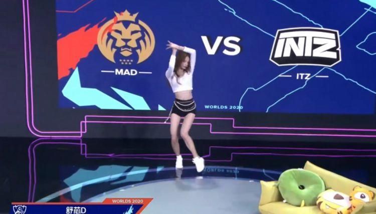 腐团儿和|没了轩子巨2兔就这水平?S10二台新女主播登场,颜值差距过大