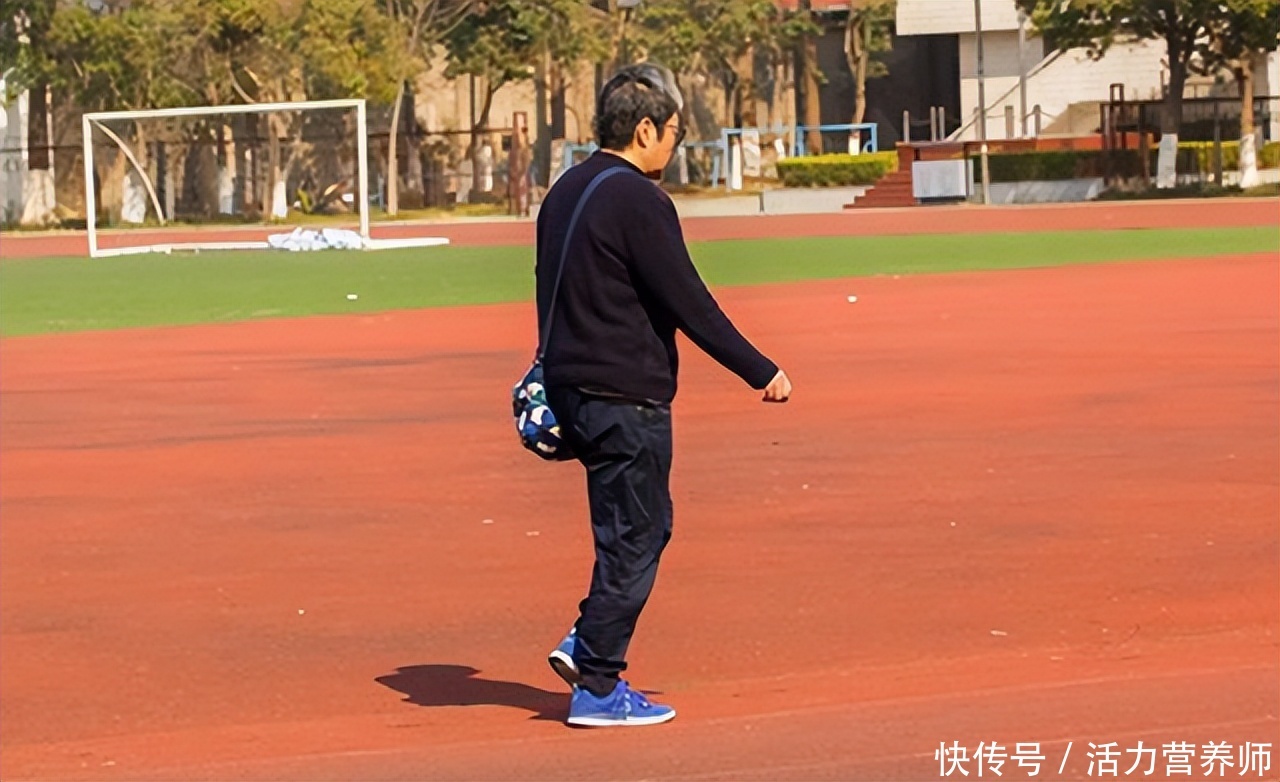 50岁的人每天运动的最佳时间(50多岁的人，还适合做高强度运动吗？是运动量越低越长寿吗？)