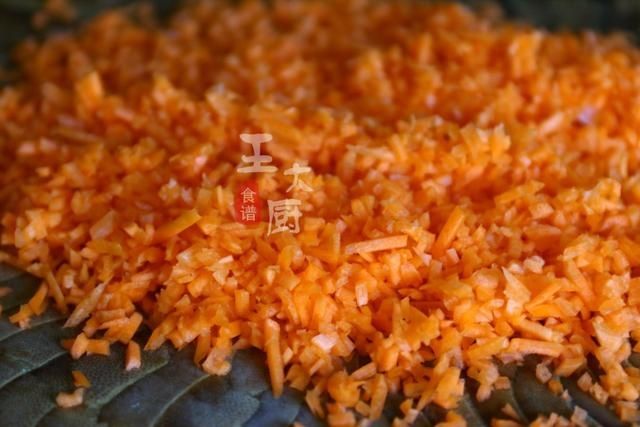 好吃|吃过一定会爱上的玉米片炸胡萝卜鸡胸肉丸子,简单好做,非常好吃