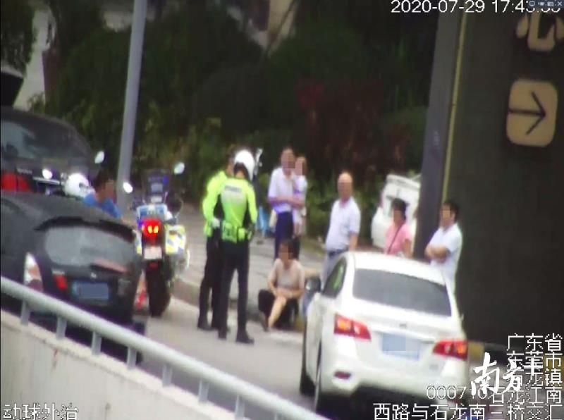  护送|视频|你们最美！石龙铁骑护送伤者及时送医