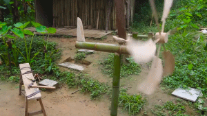  有个|山东有个大爷版李子柒！“玩木头”爆红海外！能造2600年前“鲁班凳”