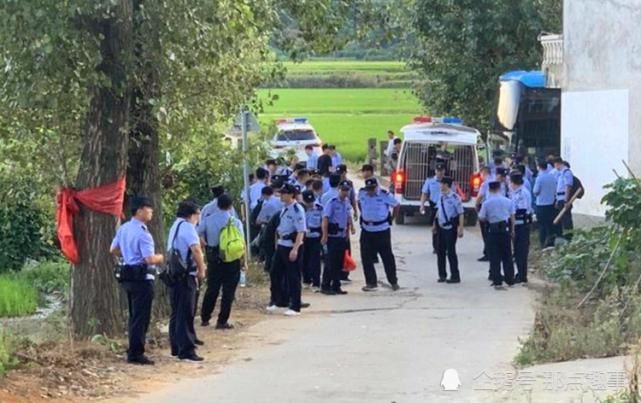  连环|“跟打仗一样，我活一辈子也没见过”，千人围捕曾春亮，江西连环杀人案后续