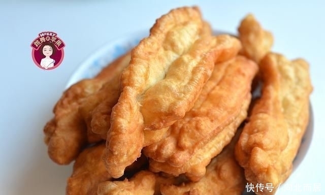  好吃|教你一个剩油条好吃的做法，酸溜开胃特省事，端上桌就差舔盆了