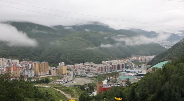  高德|高德不停地叫我掉头, 我就不掉头, 现在已成功到达巴塘