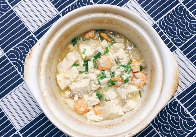  虾头|天气热，做个虾仁豆腐煲，清淡营养，鲜得想把舌头吞下去