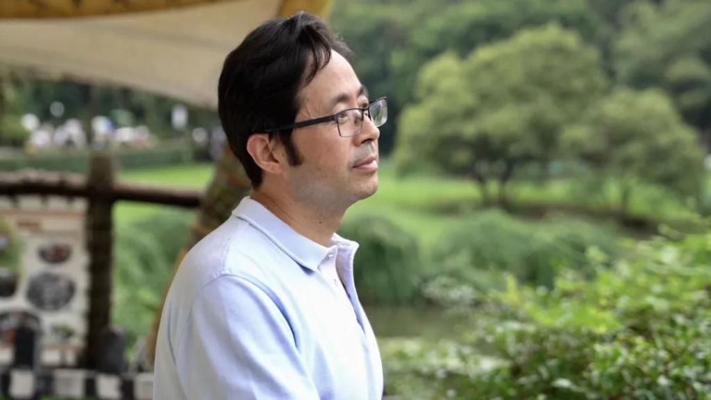  大猩猩小黑|“求报复”动物园长沈志军火了