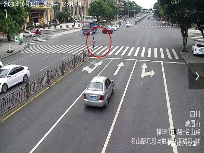 行人|开车不礼让斑马线行人？峨眉交警已经盯上你了！
