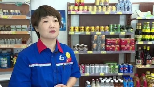  小车|加油站附近小车冒白烟，紧要关头……