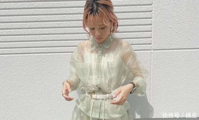 早秋|为什么日本女人都喜欢穿“透视衬衫”?夏末早秋的时髦,全靠它撑