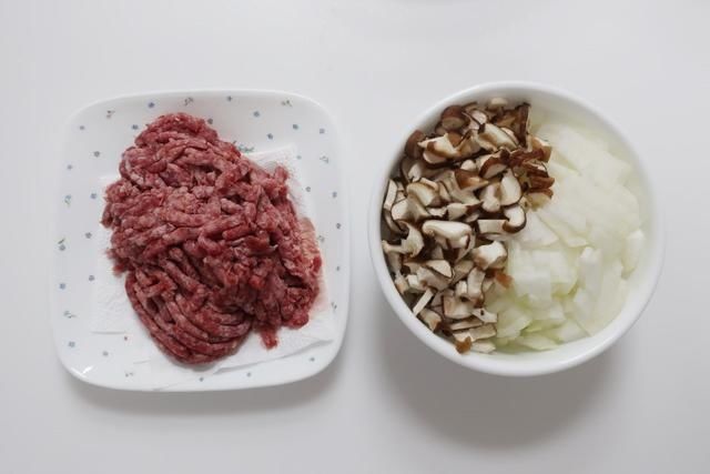 美食|简单美食之《嫩芽菜牛肉盖饭》的做法