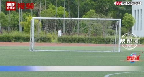  李兆炳|三岁幼女在学校操场玩耍，校方却称无责？监控拍下球门倒塌瞬间