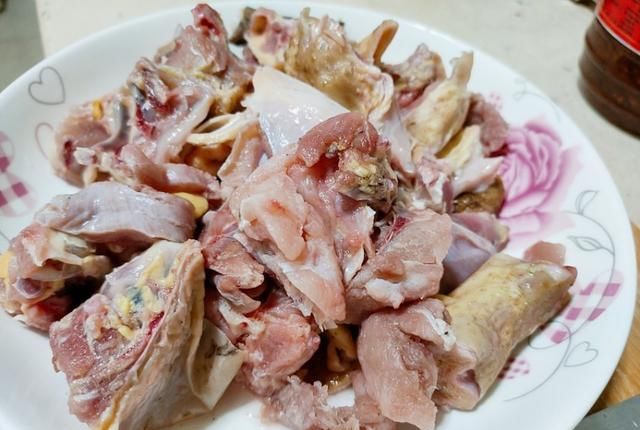 土鸡|土鸡新做法,啤酒鸡,你吃过吗?比啤酒鸭更香,更有嚼劲哟