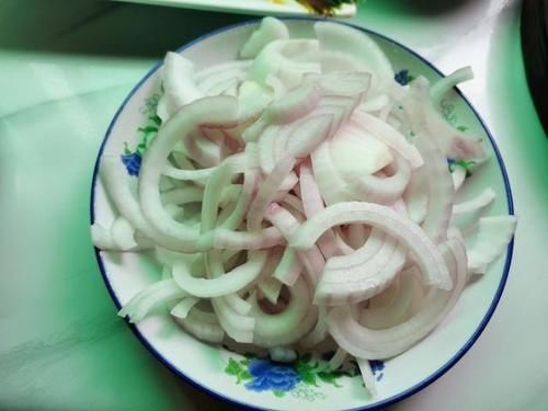 超赞|鲈鱼不要再清蒸了，用这方法做干锅鲈鱼吃，味道超赞！好吃又下饭