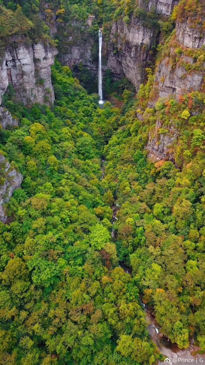  露营|小众游|泛舟露营戏水K歌……漫步夹缝岩，感受惬意悠然
