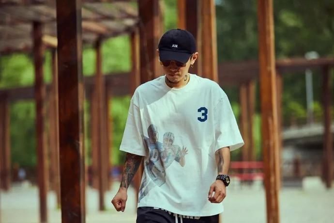  HipHop|用几十秒镜头就跻身《新说唱》20强，这个男人够HipHop了吗？