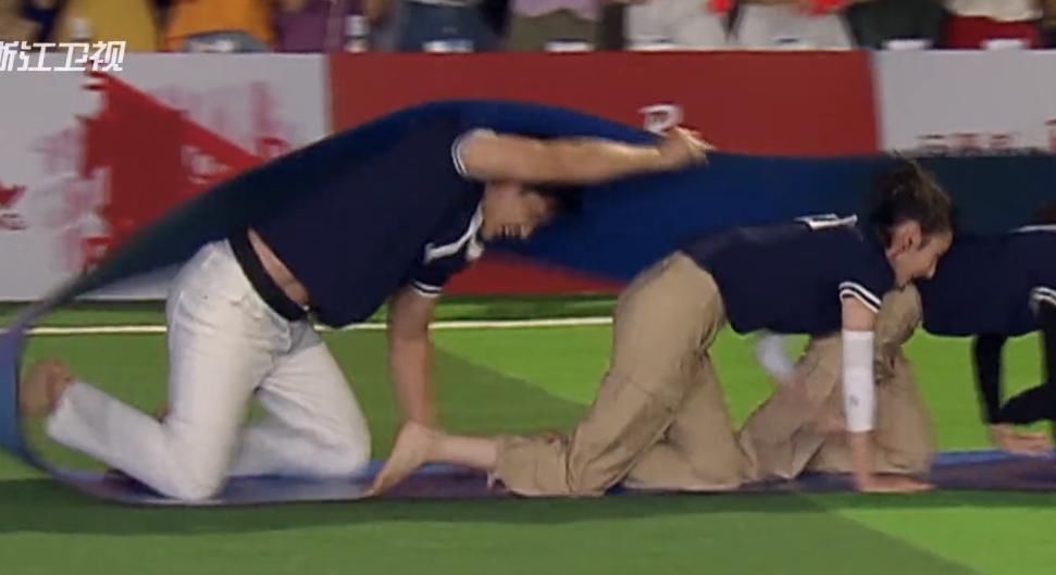  祖儿|张大大的咸猪手！跑男骚扰黄龄拳打祖儿，没有好人缘仅仅赖手吗？