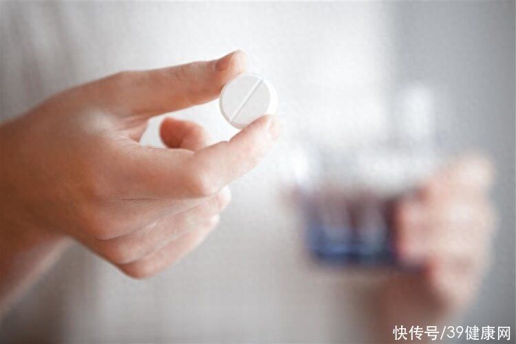 长期吃去痛片30年了还能吃吗(便宜老药去痛片，现在还能吃吗？提醒：会有3种后果等着你)