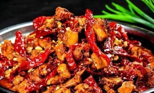 入一些|川渝特色菜辣子鸡香辣鲜嫩,解馋下饭,连骨头都是酥香的