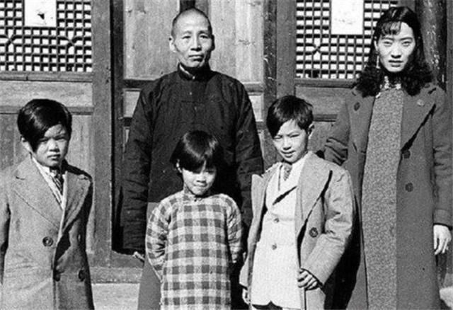 绅士|身为大地主的刘文彩,到底是受人尊敬的绅士,还是大恶霸?