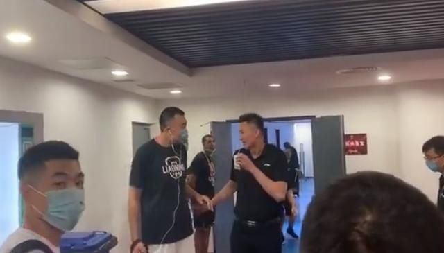  辽宁男篮|韩德君欺负朱芳雨！老冤家场下关系融洽 询问郭士强近况