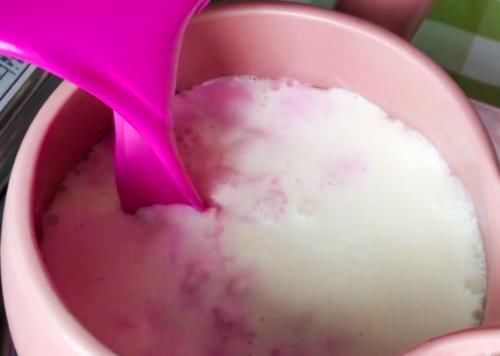 火龙果|牛奶的美味新吃法,搭配火龙果做成甜品,软嫩滑爽,甜而不腻