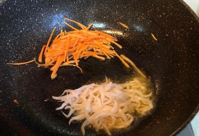 好看|这种鱼高蛋白低脂肪,用它炒蛋味道鲜还没刺,加点配菜好看更营养