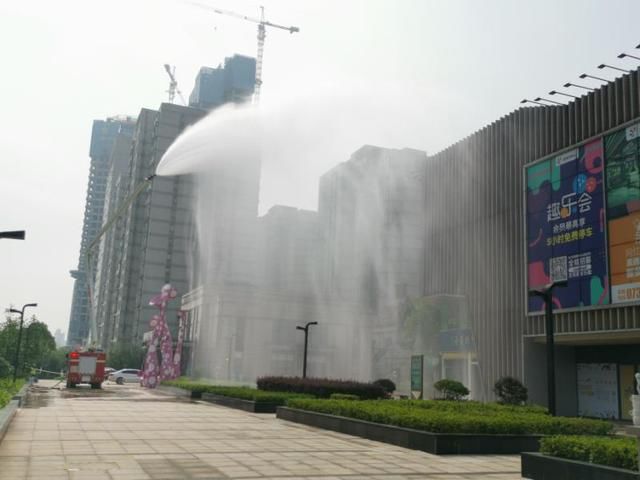  失火|旭辉mall4楼“失火”，雨花消防20分钟扑灭