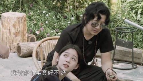  欧阳|欧阳娜娜削藕皮吓到黄磊，扒出手的价格：打扰了，建议带上铁手套