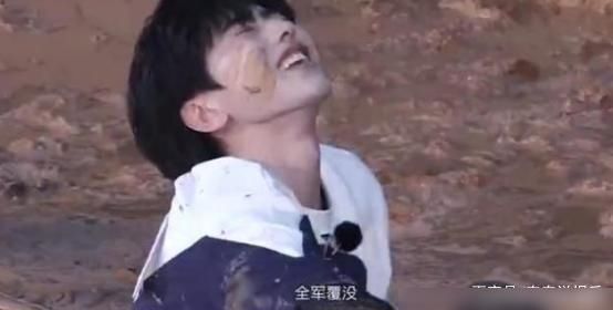  字幕|Baby和蔡徐坤组情侣，一旁的字幕亮了，网友：这么怕黄教主？