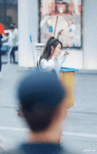 妹子|“妹子,你腰上的纹身真有个性,看得我脸红了”好一个出入平安啊哈哈哈