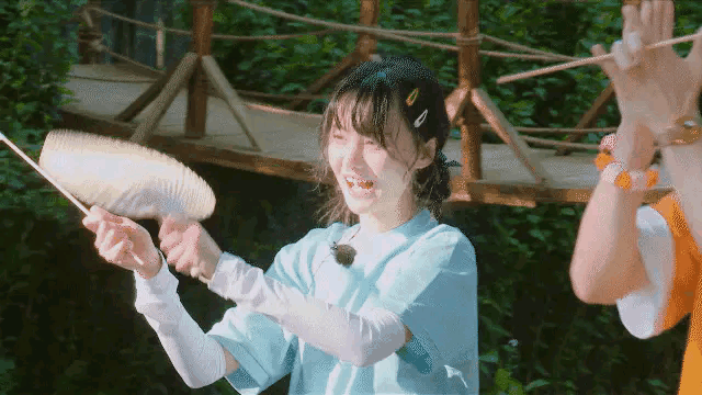  郑爽|郑爽又一新综艺开播，穿搭清爽减龄，和小朋友打交道超温柔