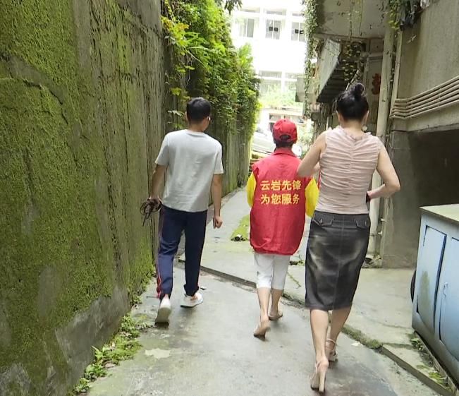  监控|又来！！这次坠下“活的”！业主调监控一看，更生气.....