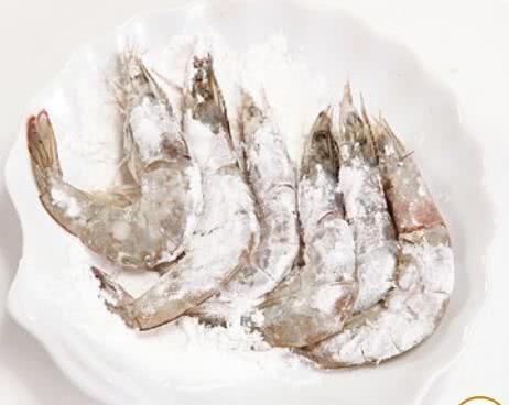  大虾|酥到掉渣的大虾做法，好吃到连壳都不剩，原来是加了它