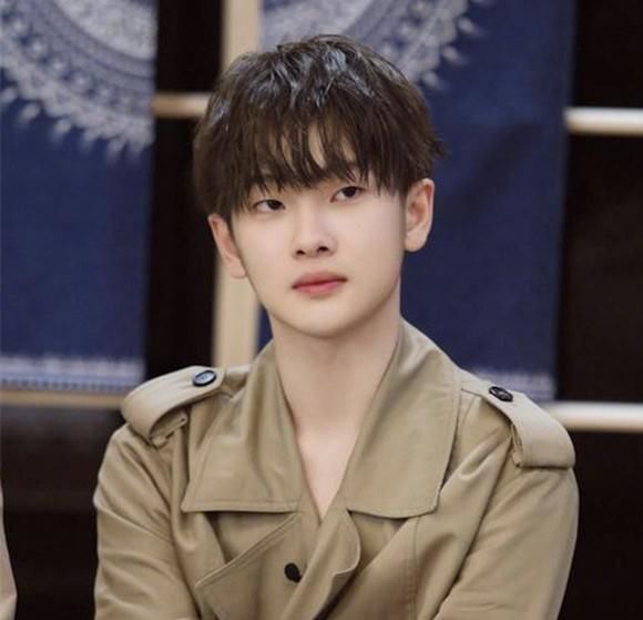  解散|单飞不解散？周震南独自参加卫视晚会，R1SE深受任豪夏之光塌房影响