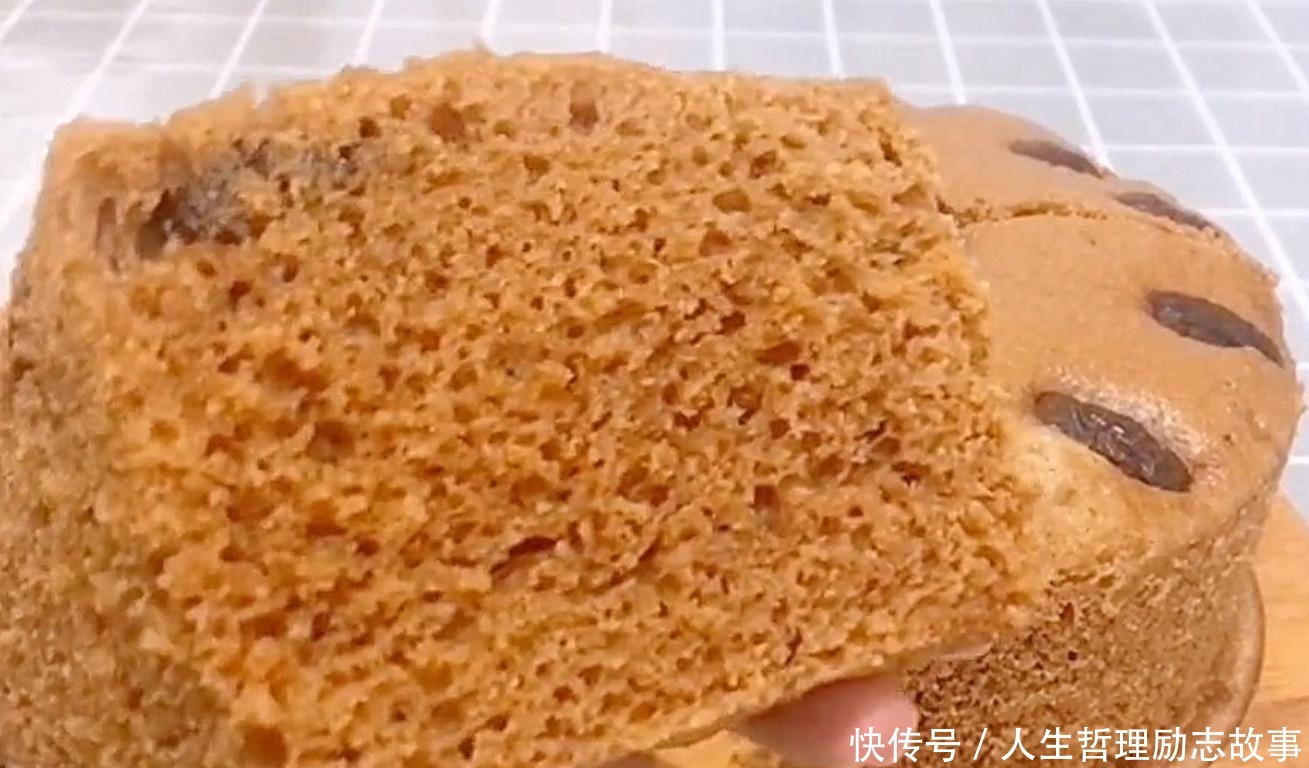  烤箱|不用烤箱，在家就能做的“马拉糕”，食材用料简单，蓬松暄软