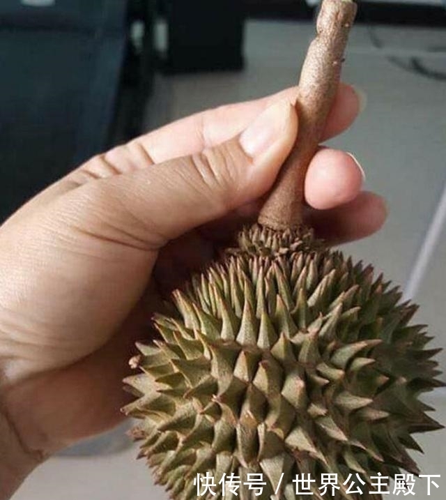 果肉|女子买了个小榴莲，家人看到以为白瞎了，剥开看到果肉别提多开心