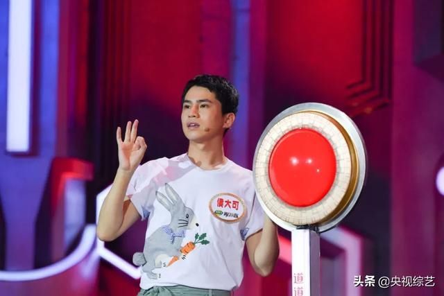 惊喜|“灵魂摄手”为小尼送上《你好生活》海报,大片质感惊喜满满